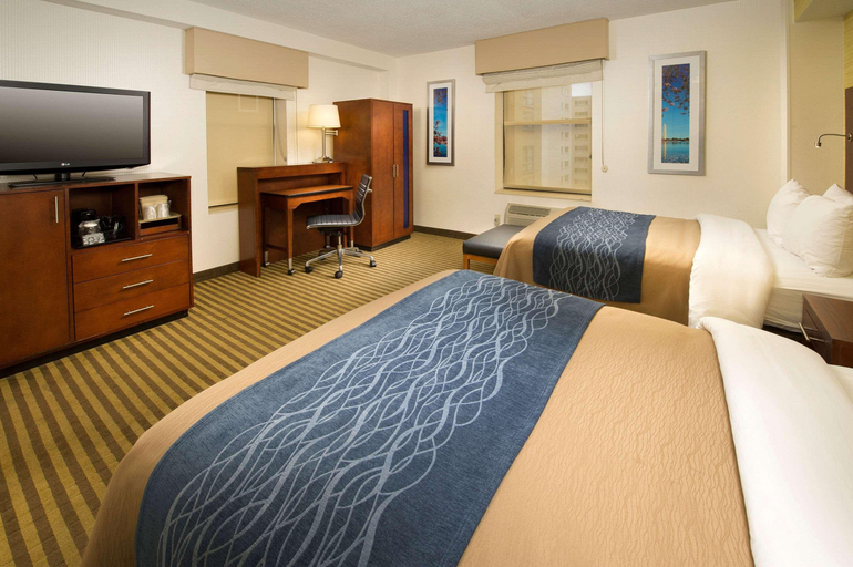 Bedroom 3, Comfort Inn Downtown Dc/Convention Center, Washington D.C.