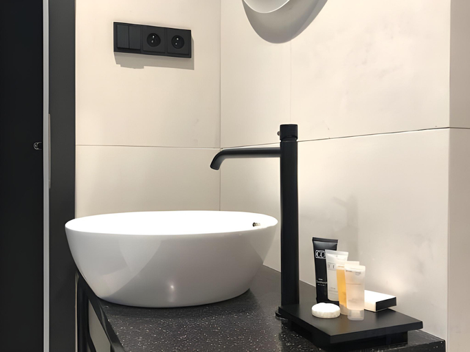 Bathroom 4, Chevron, Praha 6