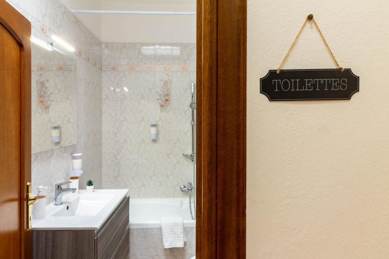 Bathroom 2, NURA STAY Domu Mea, Oristano