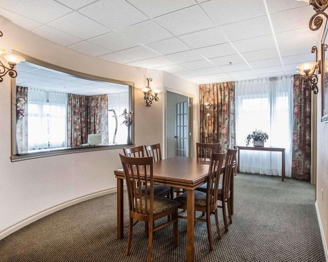 Bedroom 3, Quality Suites Drummondville, Drummond