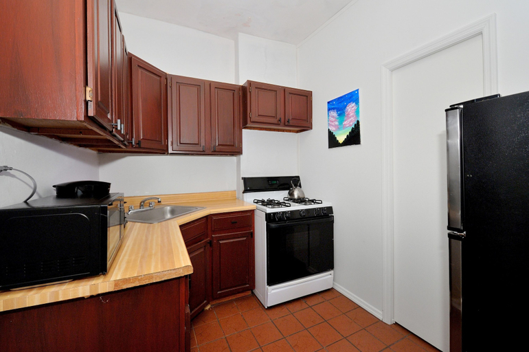 Room 4, Midtown West Furnished 3 Bedroom Apartment, New York