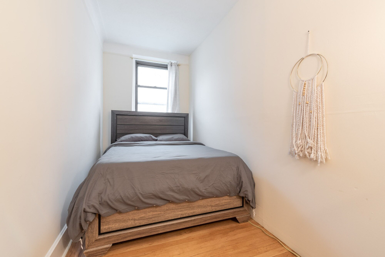 Room 5, 5 Bedroom 2 Bath Full Floor Midtown, New York