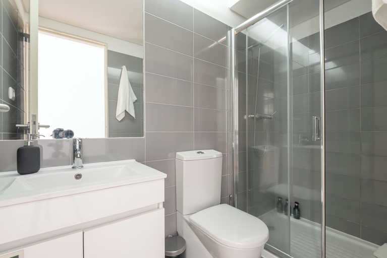 Bathroom 4, Urbsc4 · Santa Catarina Studios · Apt 4, Porto