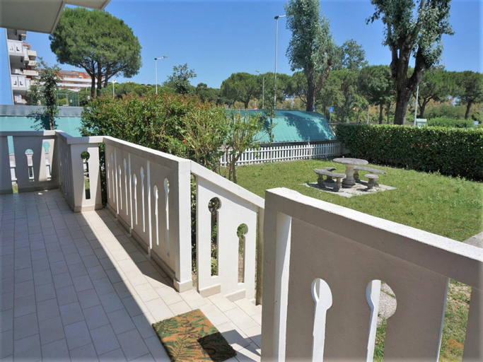 Others 5, Coastal Apartment With Pool in Caorle, Venezia