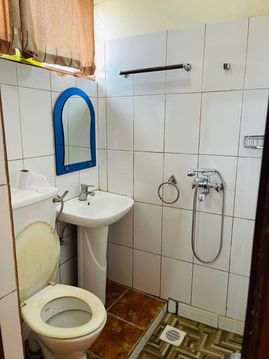 Bathroom 3, Amen Guest House Near airport, Entebbe