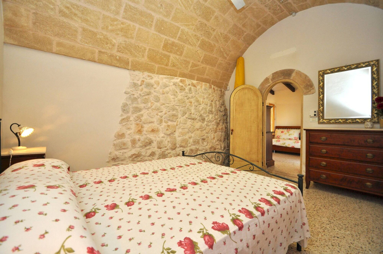 Room 2, Trullo Beneficati in Taviano, Lecce