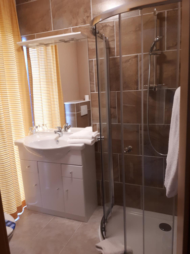 Bathroom 5, Hotel Restaurant Denis, Trier-Saarburg