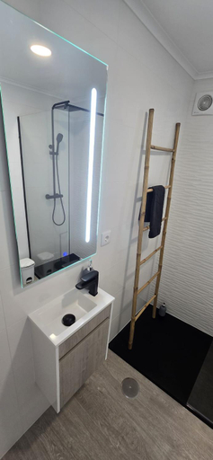 Bathroom, Inside The Sea, Lagoa