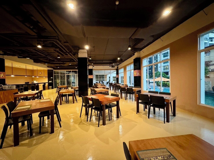 Food & Drinks 5, Crown Pattaya Beach Hotel, Pattaya