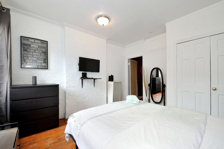 Room 3, Charming 2BR Apartment Near Times Square, New York