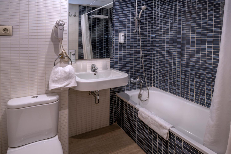 Bathroom 4, 4R Salou Park Resort II, Tarragona