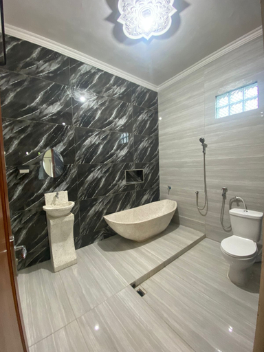 Bathroom 5, House Of Dhejhe, Bantul