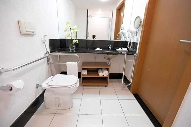 Bathroom 5, Athos Bulcao Hplus Executive, Brasília