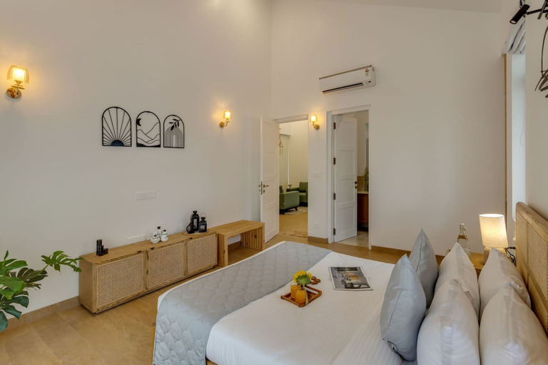 Room 2, Casa Maxima - 4BR w Private Pool 1km to the Beach, North Goa