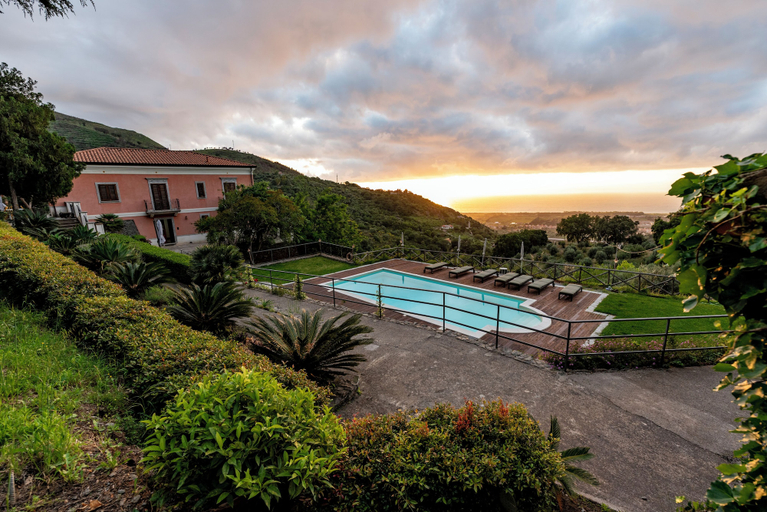 Others 5, Villa Tecla, Messina