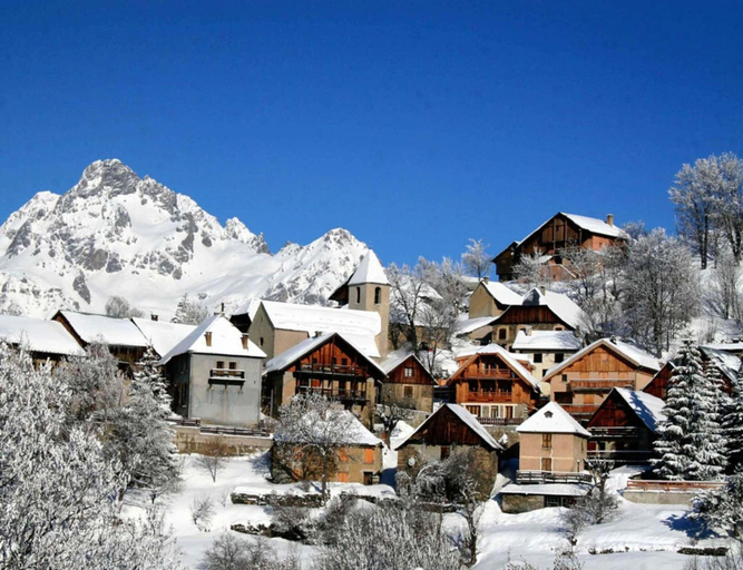 View from property 3, Chalet in Les Deux Alpes With Heated Pool, Isère
