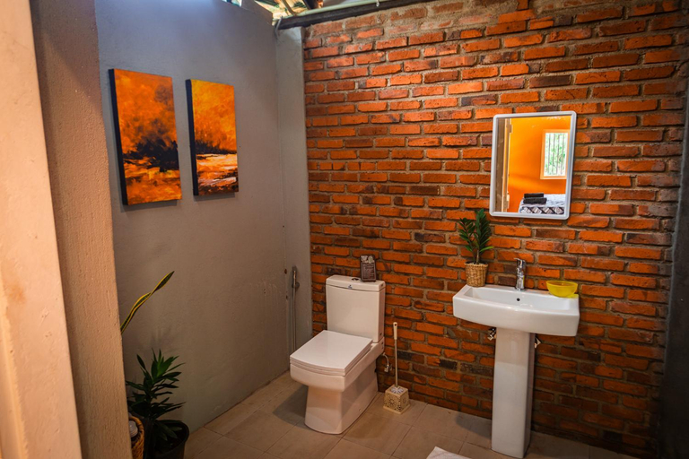 Bathroom 3, Chimney House by Serendia, Pannala
