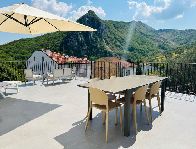 Others 5, Pennadomo Climbing House, Chieti