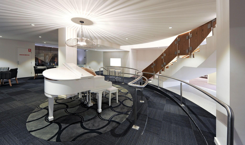 Public Area 4, The Executive Inn, Newcastle - Throsby