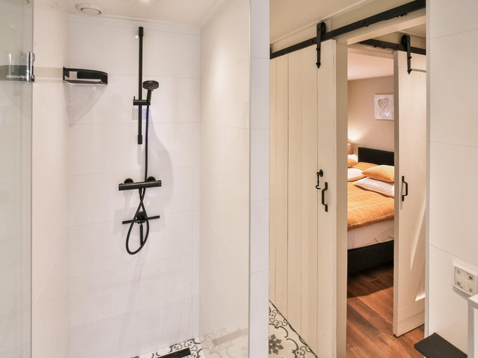 Bathroom 3, Cottage by Wadden Sea with Scenic Views, Dongeradeel