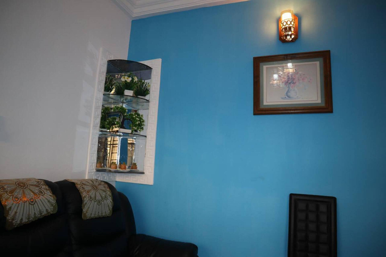 Interior 2, 1 Bed Studio Sleeps 2 - Canal Views, Balcony, Wifi, Wouri