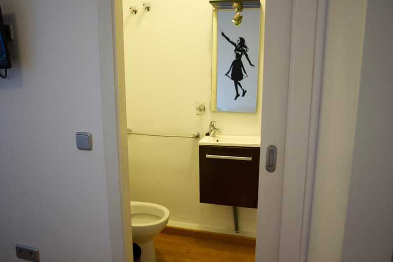 Bathroom 4, Monrooms Barcelona Apartments, Barcelona