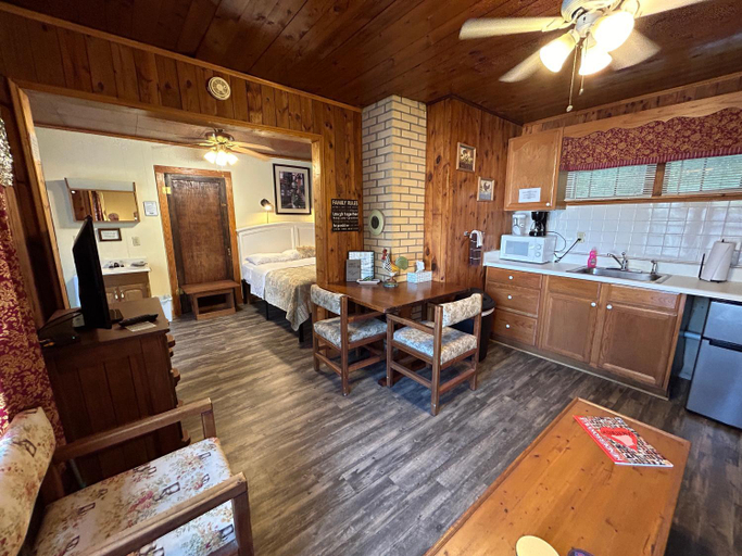 Others 3, Mountain Lake Cottages, Henderson