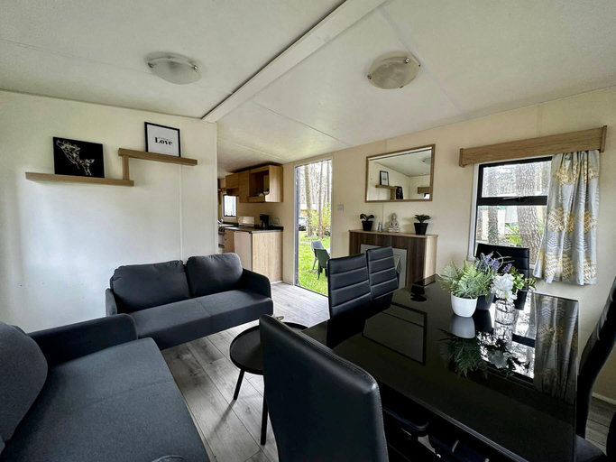 Others 2, Residence with a spacious garden located in a child-friendly park, Limburg