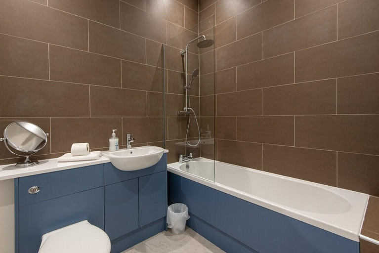 Bathroom 2, The Sidings, Durham