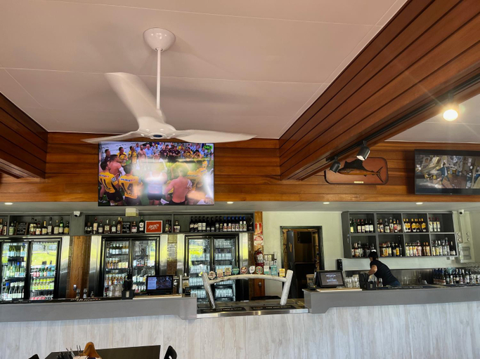 Food & Drinks 4, Lucinda Village, Hinchinbrook