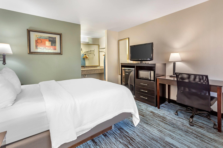 Bedroom 4, Quality Inn Mount Airy Mayberry, Surry