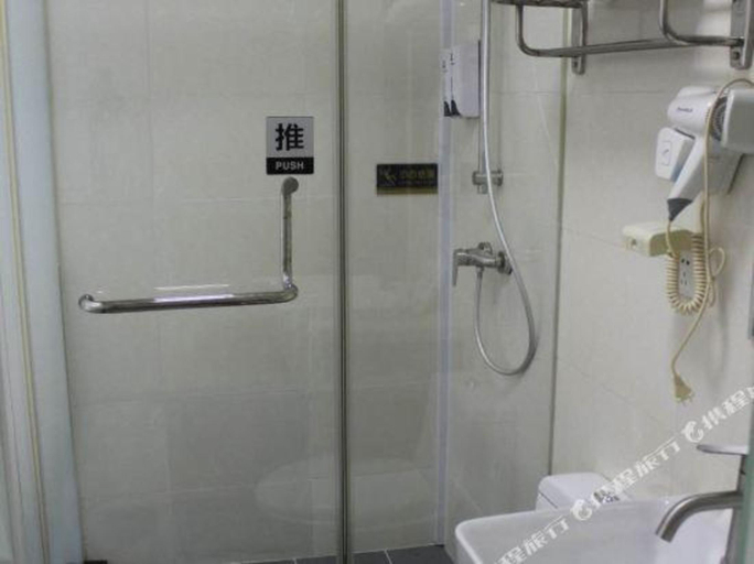 Bathroom 3, 7 Days Inn Beijing South Railway Station Yongdingmen Metro Station, Beijing