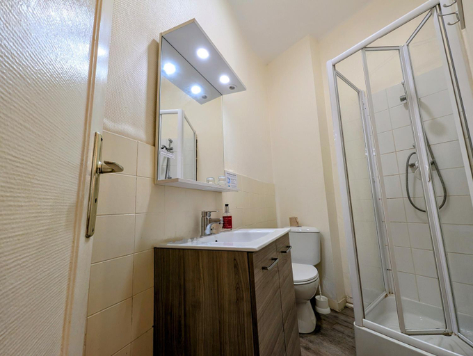 Bathroom 2, Hôtel IENA, Maine-et-Loire