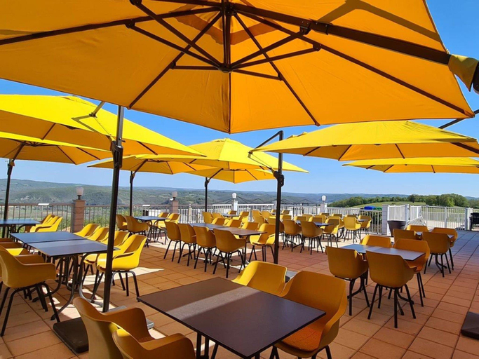 Food & Drinks 4, Bungalow in Lanzac with Panoramic Views, Lot