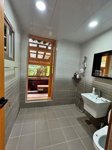 Bathroom 4, Jukrokjungsa hanokstay, Gurye
