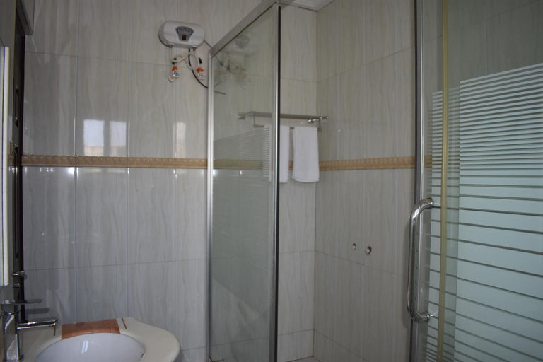 Bathroom 4, Cascade Hotel, Accra