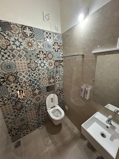 Bathroom 4, Swami Prasad Paradise hotel, Dakshina Kannada