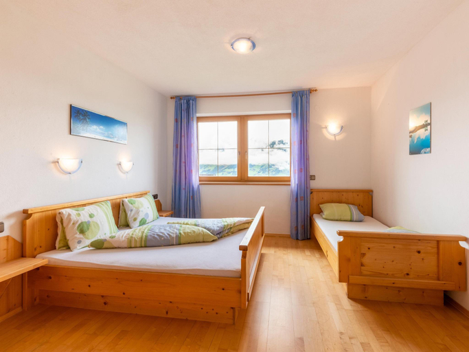 Bedroom 2, Apartment in Gattererberg near Ski Slopes, Schwaz