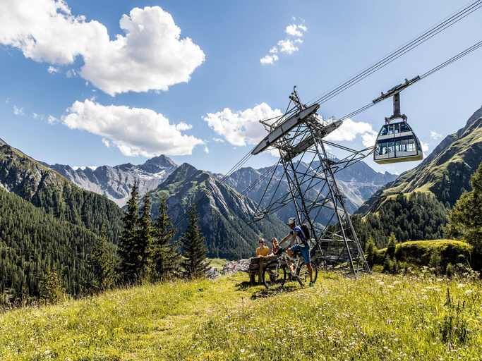Others 4, Retreat in Samnaun Alps, Inn