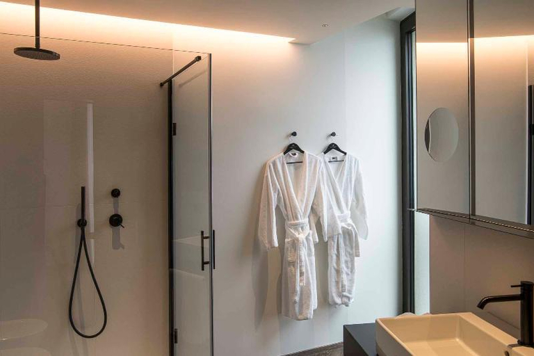 Bathroom 4, Europa Palace, Imperia