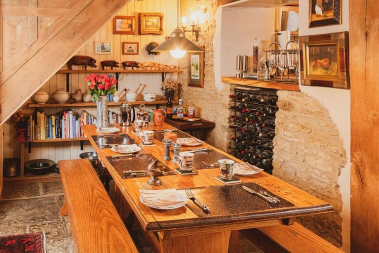 Food & Drinks 3, Lyne House Ideal for a celebration or reunion, Oxfordshire