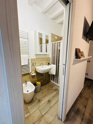 Bathroom 3, Giardini B&B, Modena