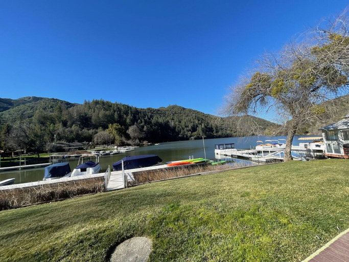 Public Area 3, The Lodge At Blue Lakes, Lake