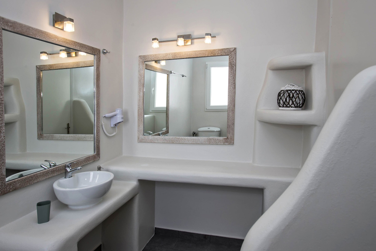 Bathroom, Porto Raphael, South Aegean