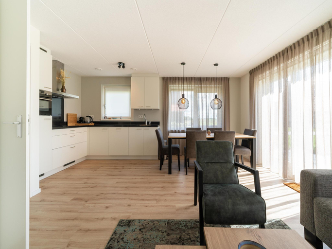 Others 5, Your Coastal Retreat with Pool, Tholen