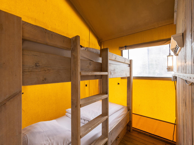 Bedroom 3, Safari Tent Near Lauwersmeer Park, De Marne