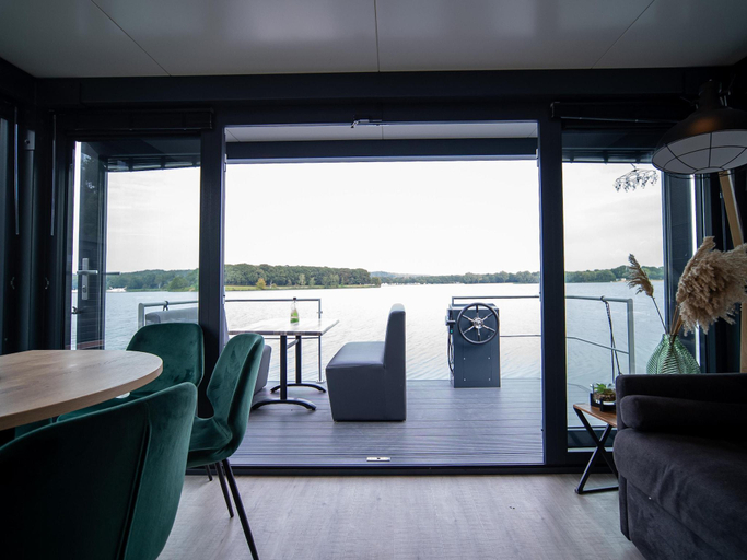 Others 5, Houseboat Mookerplas with a view, Mook en Middelaar