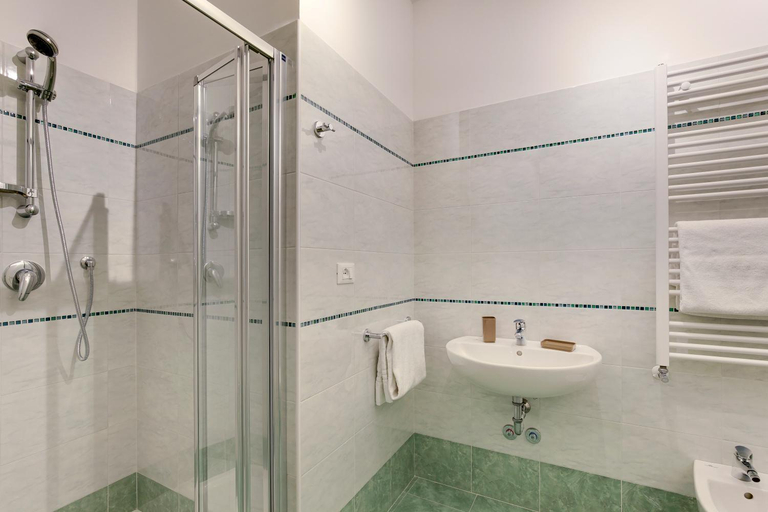 Bathroom 3, Accademia Opera Deluxe by Wonderful Italy, Venezia