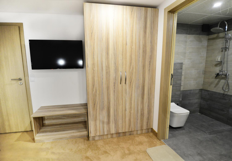 Shower 3, Hit Hot House, Sandanski