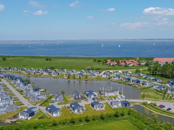 Others 5, Chalet in Zeeland with Sauna by the Water, Kapelle
